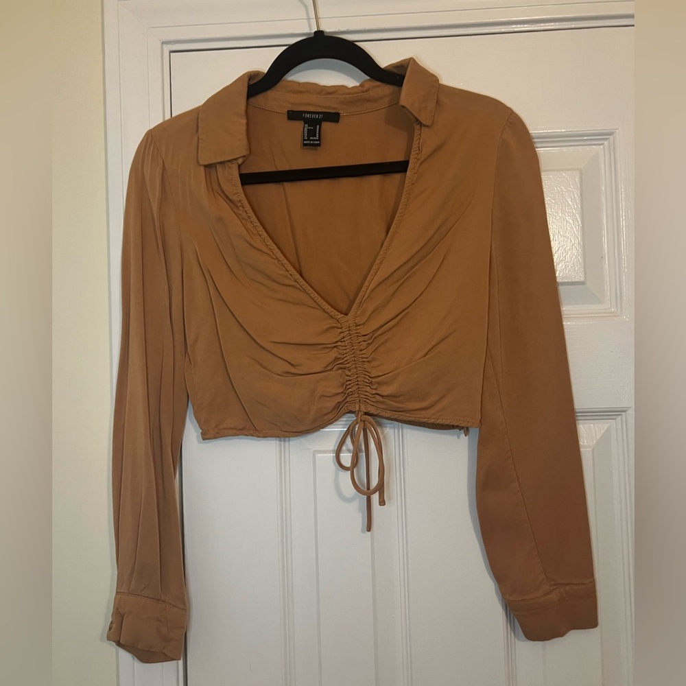 Forever 21 Beige Deep V-Neck Long-Sleeve Crop Top Size Medium
